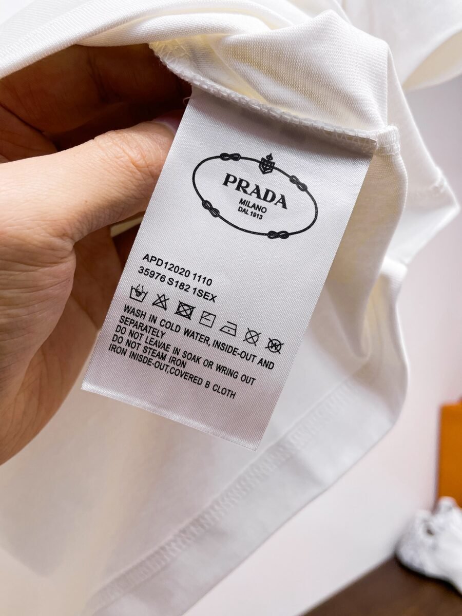 Prada ~ Official counter synchronous update ~ The NEW high-style short-sleeved T-shirt 🔥🔥 Heavy launch thickened 300g high density/小玲 - Image 9