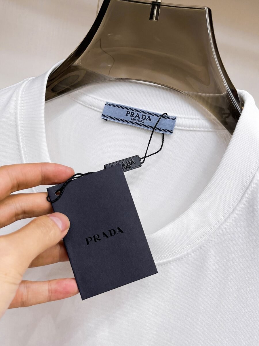 Prada ~ Official counter synchronous update ~ The NEW high-style short-sleeved T-shirt 🔥🔥 Heavy launch thickened 300g high density/小玲 - Image 7