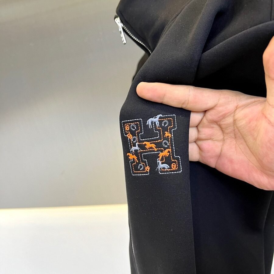 Hermes 2025SS Autumn/Winter New product! Men's classic embroidered logo Elements Athleisure Hooded Cardigan coat + drawstring sweatpants set!/带 - Image 12